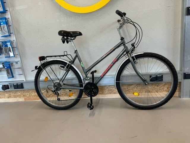 26 Zoll Trekkingrad grau