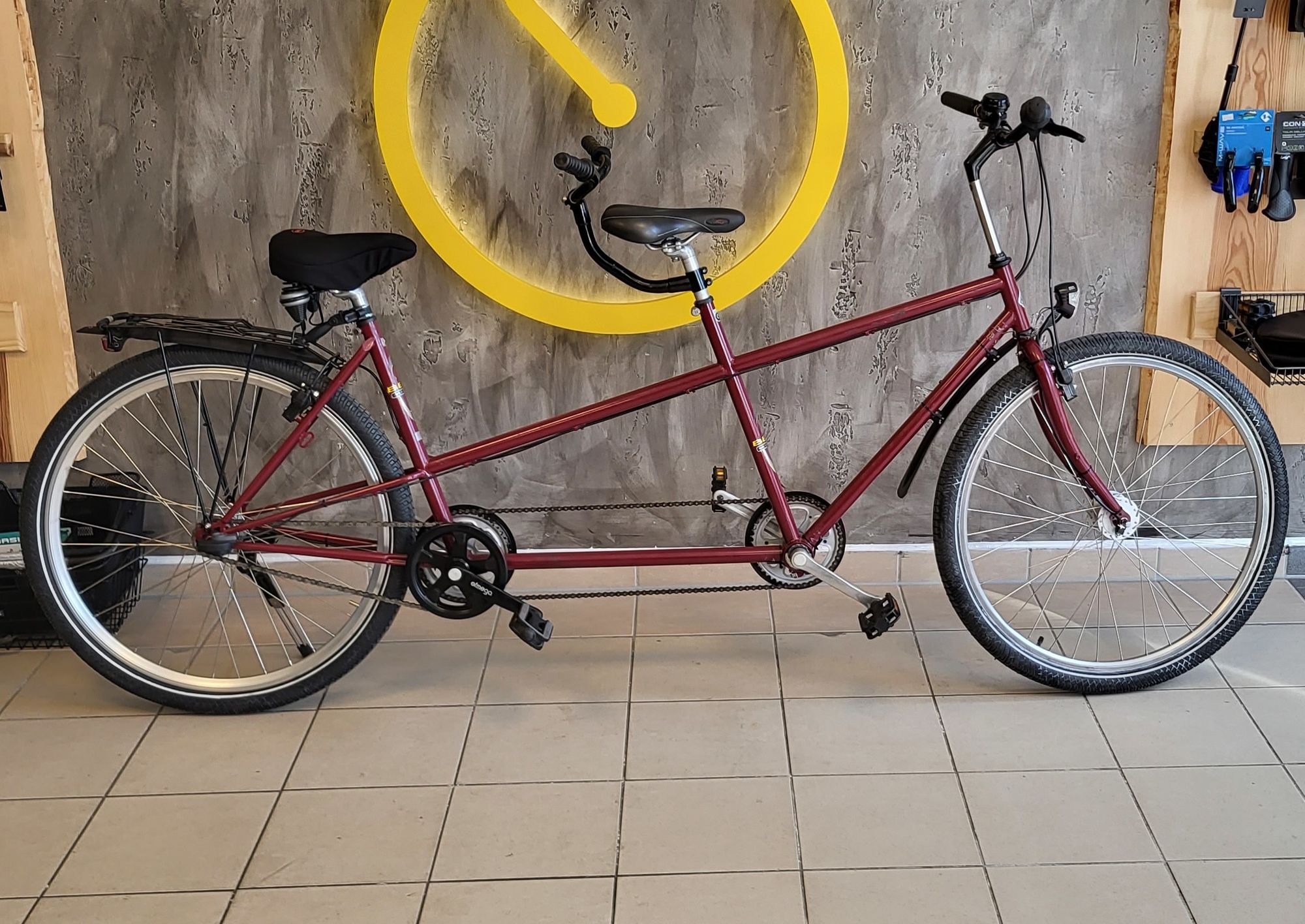 weinrotes 28 Zoll Tandem